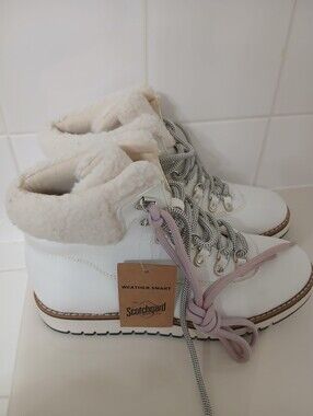 NEW White Mountain Waterproof Booties